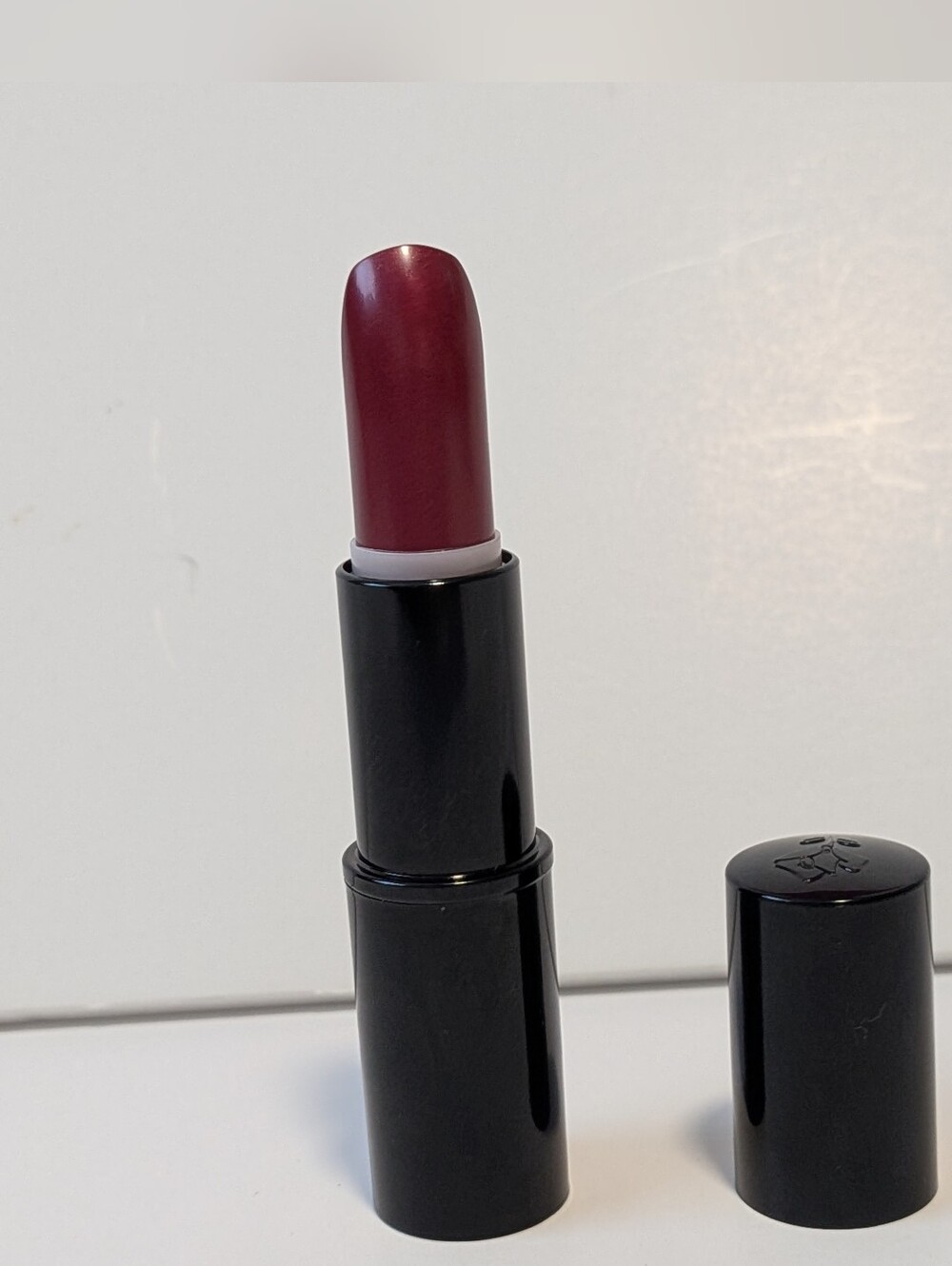 Lancome Lipstick Color Design Curtain Call ( Cream) It is a Standard size.